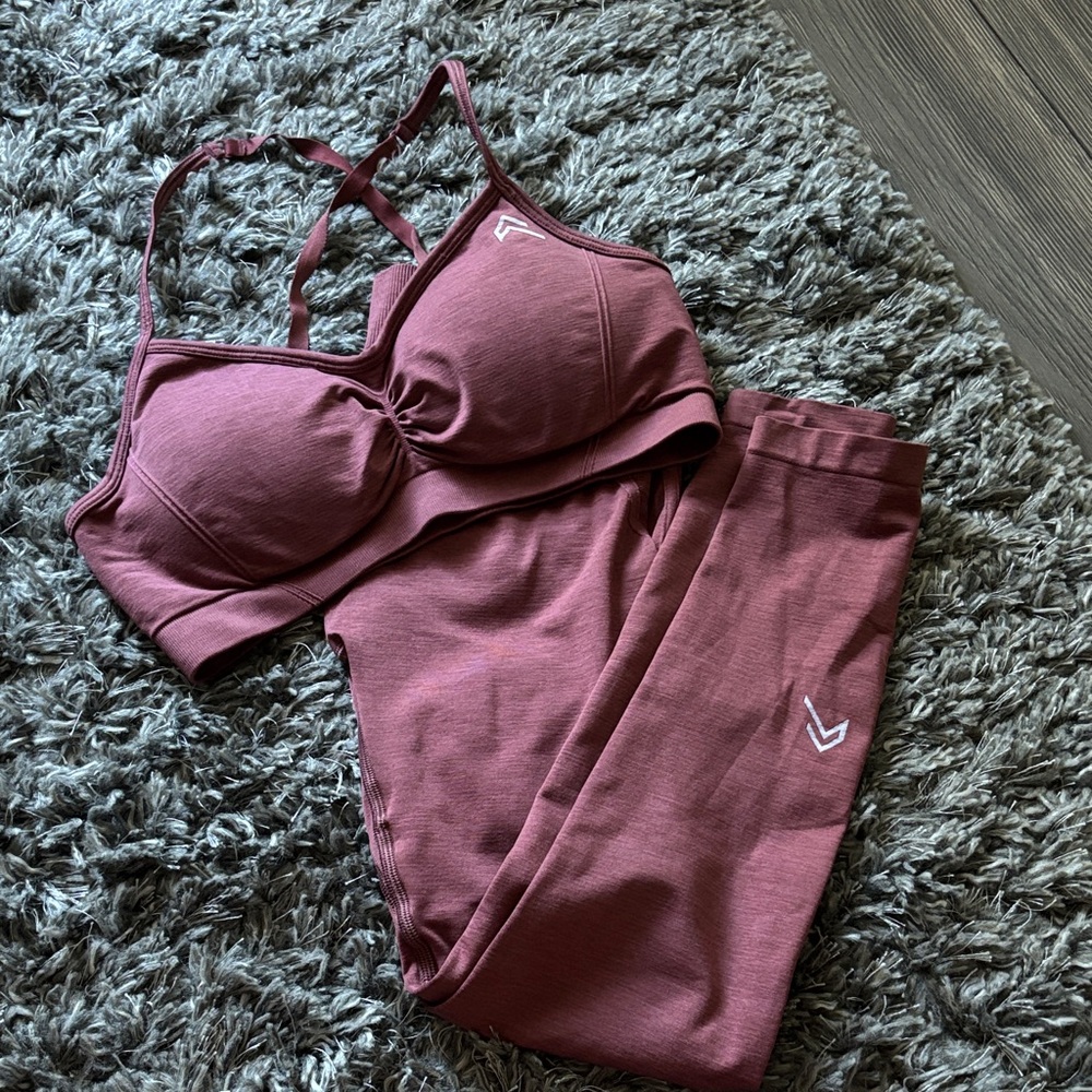 EFFORTLESS STRAPPY BRALETTE and SEAMLESS LEGGINGS Berry Medium Set Oner active